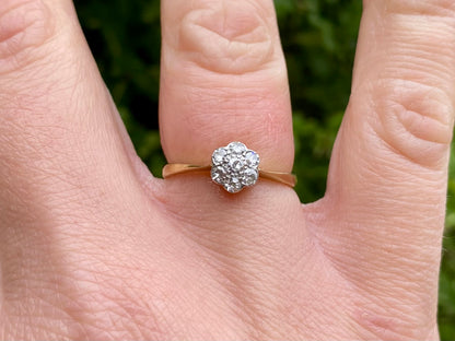Antique 18ct Gold Diamond Daisy Ring