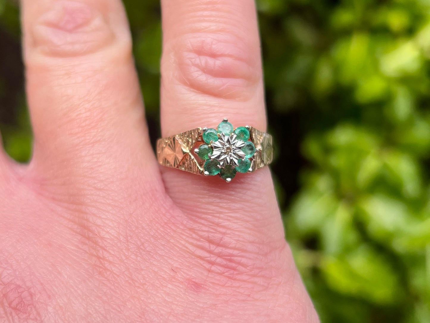 Vintage 9ct Gold Emerald & Diamond Ring