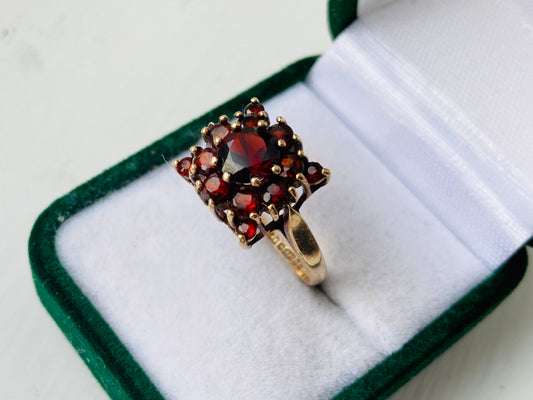 Vintage 9ct Gold Garnet Ring