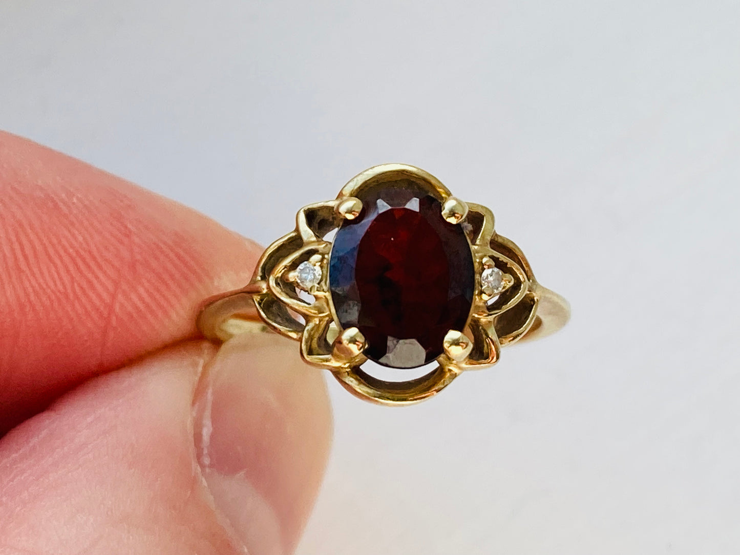 9ct Gold Garnet & Diamond Ring