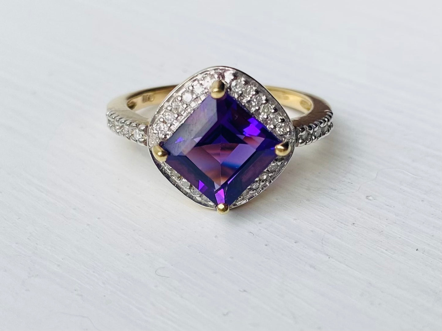 9ct Gold Amethyst & Diamond Ring