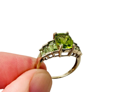 9ct Gold Peridot Ring