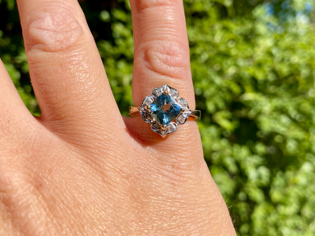 9ct Gold Aquamarine & Diamond Ring