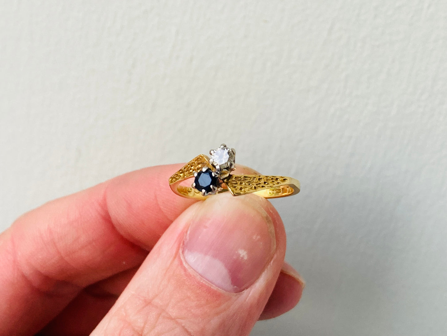 Vintage 18ct Gold Toi Et Moi Sapphire & Diamond Ring