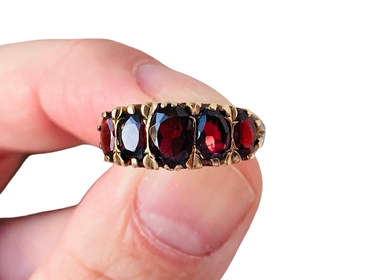 Vintage 9ct Gold Garnet Ring
