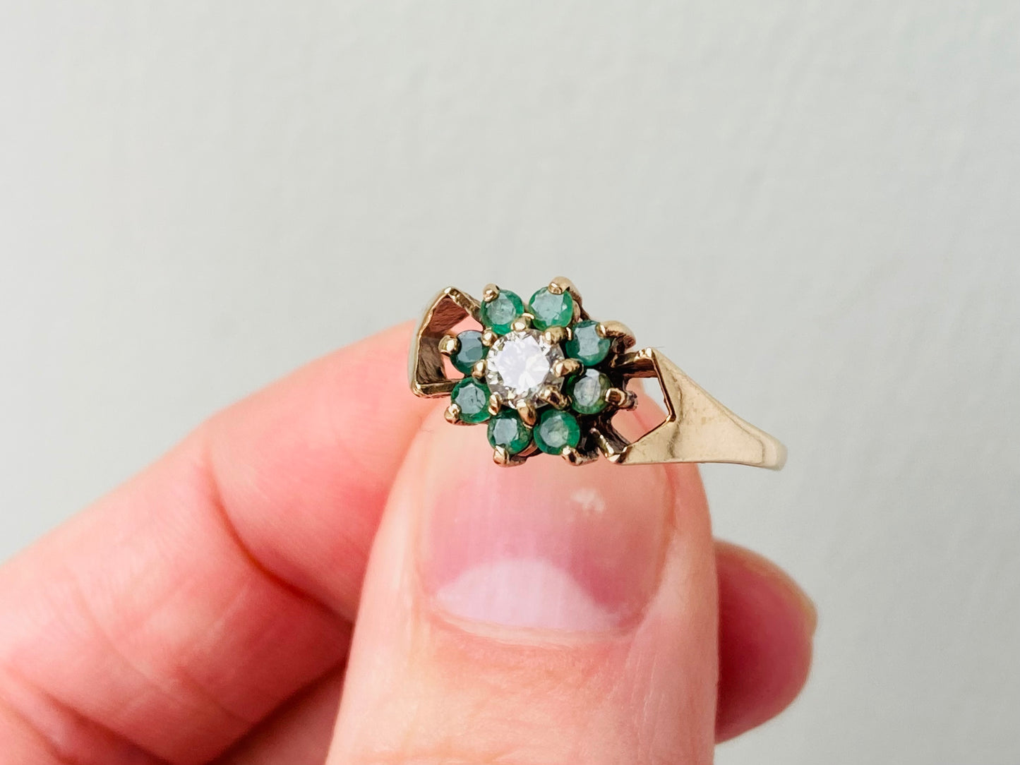 Vintage 9ct Gold Emerald & Diamond Ring