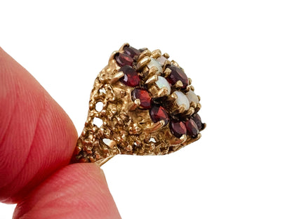 Vintage 9ct Gold Garnet & Opal Ring