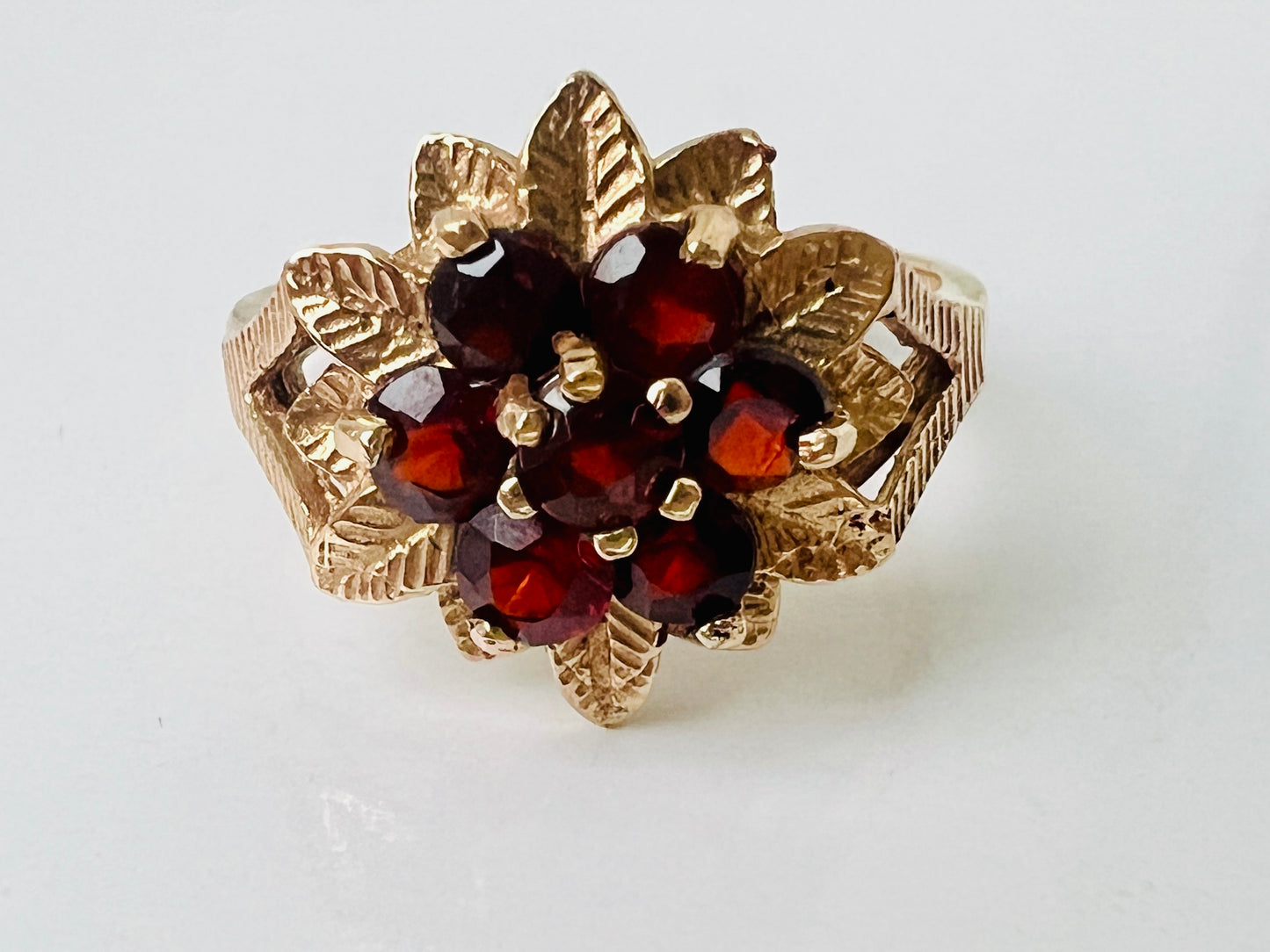 Vintage 9ct Gold Garnet Ring