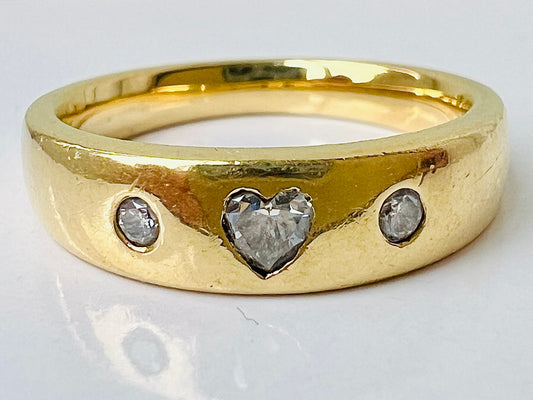 18ct Gold Diamond Heart Ring