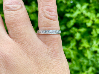 18ct Gold Twelve-Stone Diamond Ring