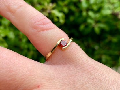 9ct Gold Garnet Ring