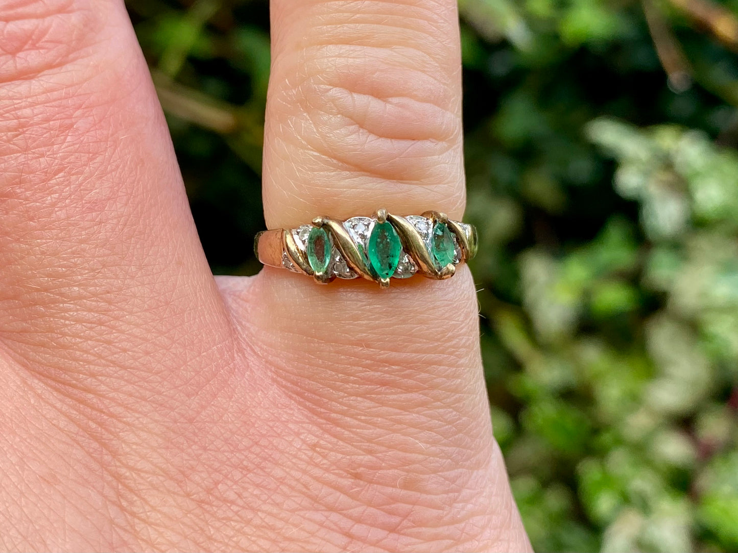 Vintage 9ct Gold Emerald & Diamond Ring