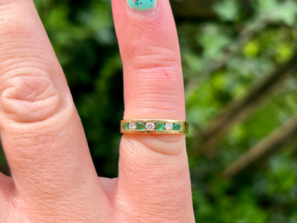Vintage 18ct Gold Emerald & Diamond Ring