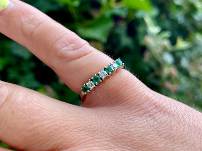 Vintage 18ct Gold Emerald & Diamond Ring