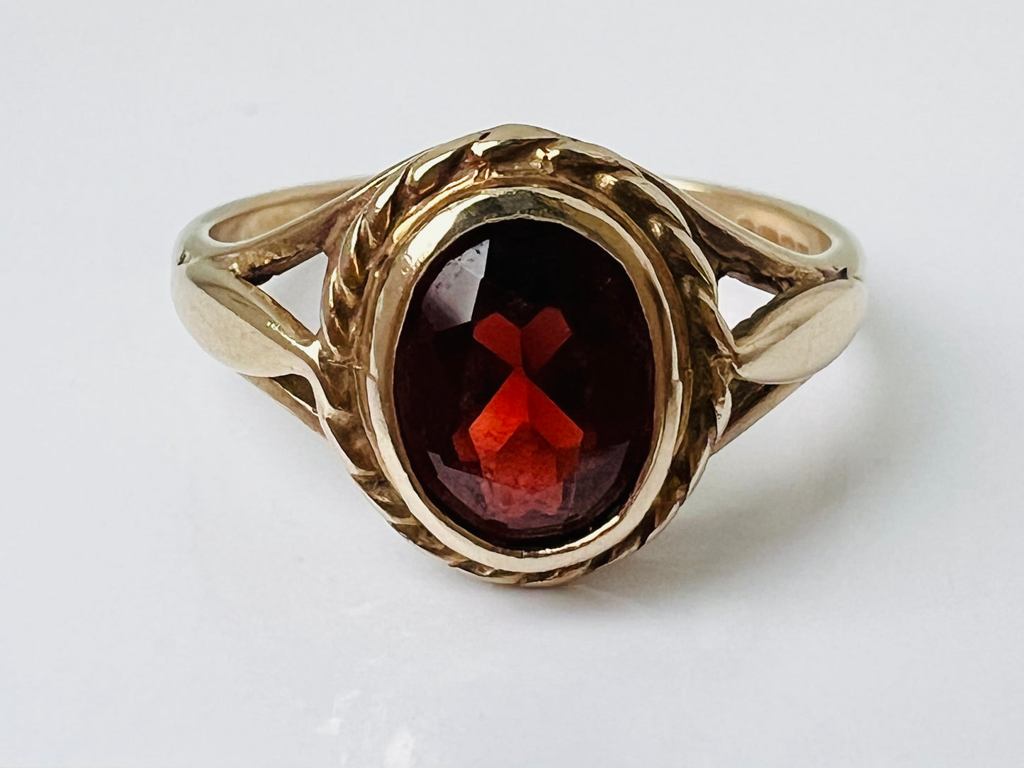 9ct Gold Garnet Ring