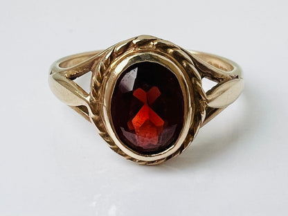 9ct Gold Garnet Ring