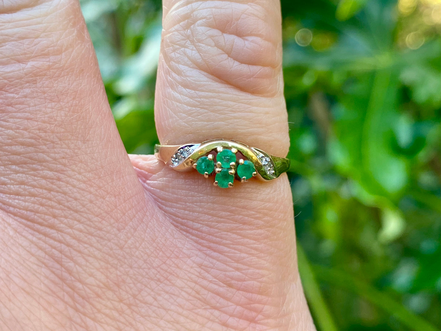 Vintage 9ct Gold Emerald & Diamond Ring