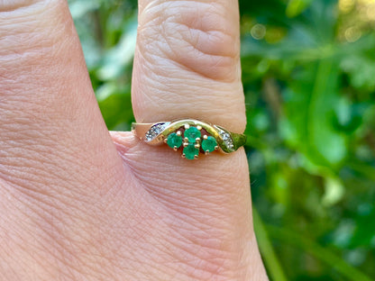 Vintage 9ct Gold Emerald & Diamond Ring