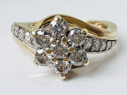 9ct Gold 0.65ct Diamond Daisy Ring