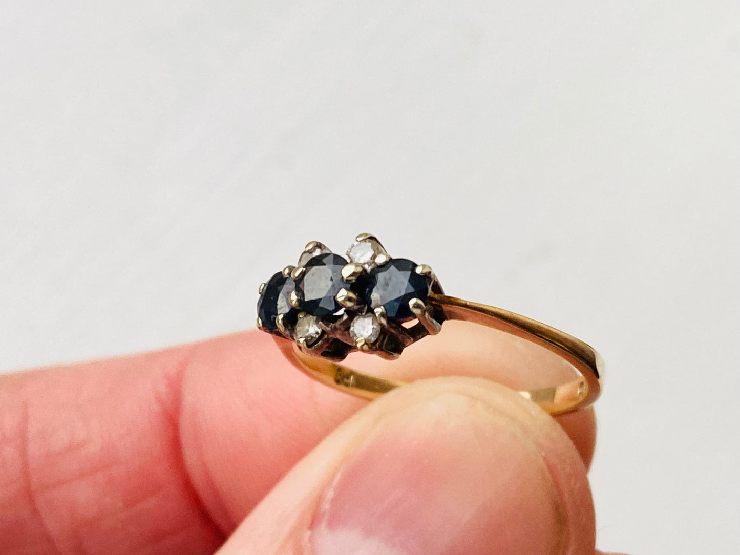 Vintage 9ct Gold Sapphire & Diamond Ring