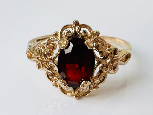 9ct Gold Garnet Ring