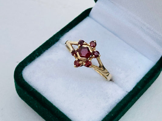 9ct Gold Garnet Ring