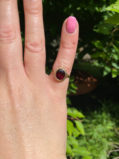 Vintage 9ct Gold Garnet Ring