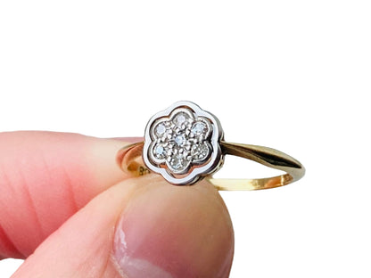 Antique 18ct Gold Diamond Daisy Ring