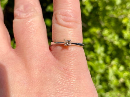 9ct Gold Diamond Ring