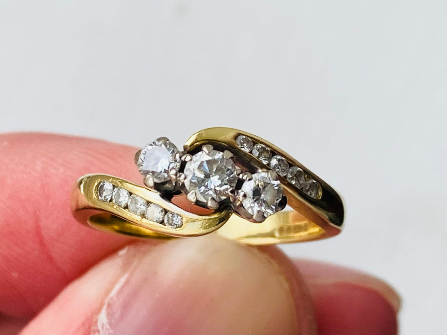 18ct Gold Diamond Ring