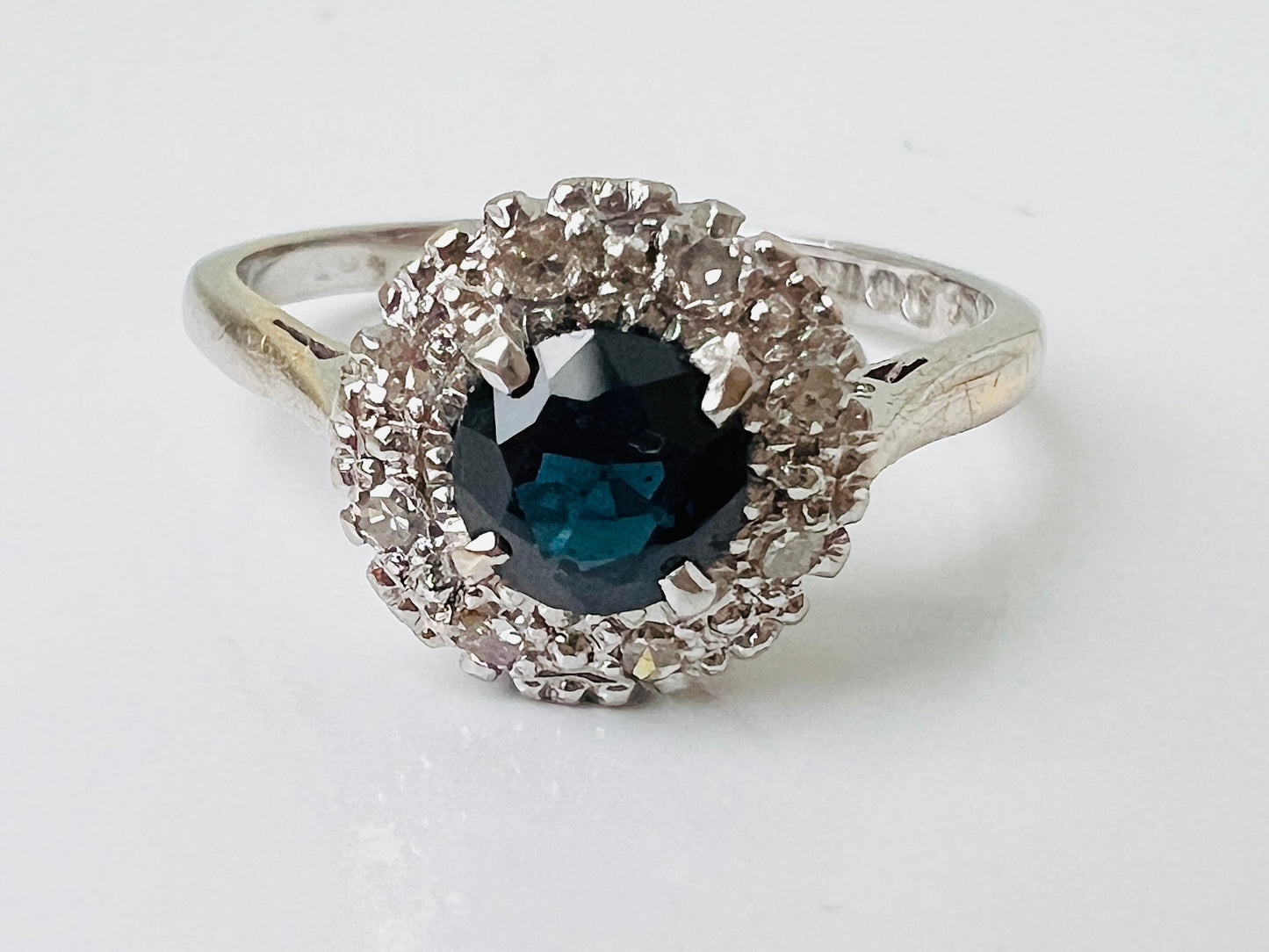Vintage 18ct Gold Sapphire & Diamond Ring