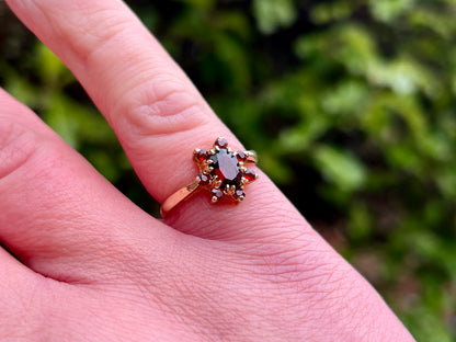 Vintage 9ct Gold Garnet Ring