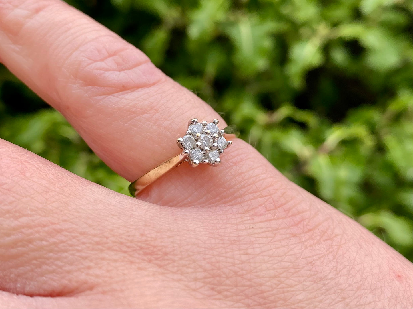 9ct Gold 0.25ct Diamond Daisy Ring