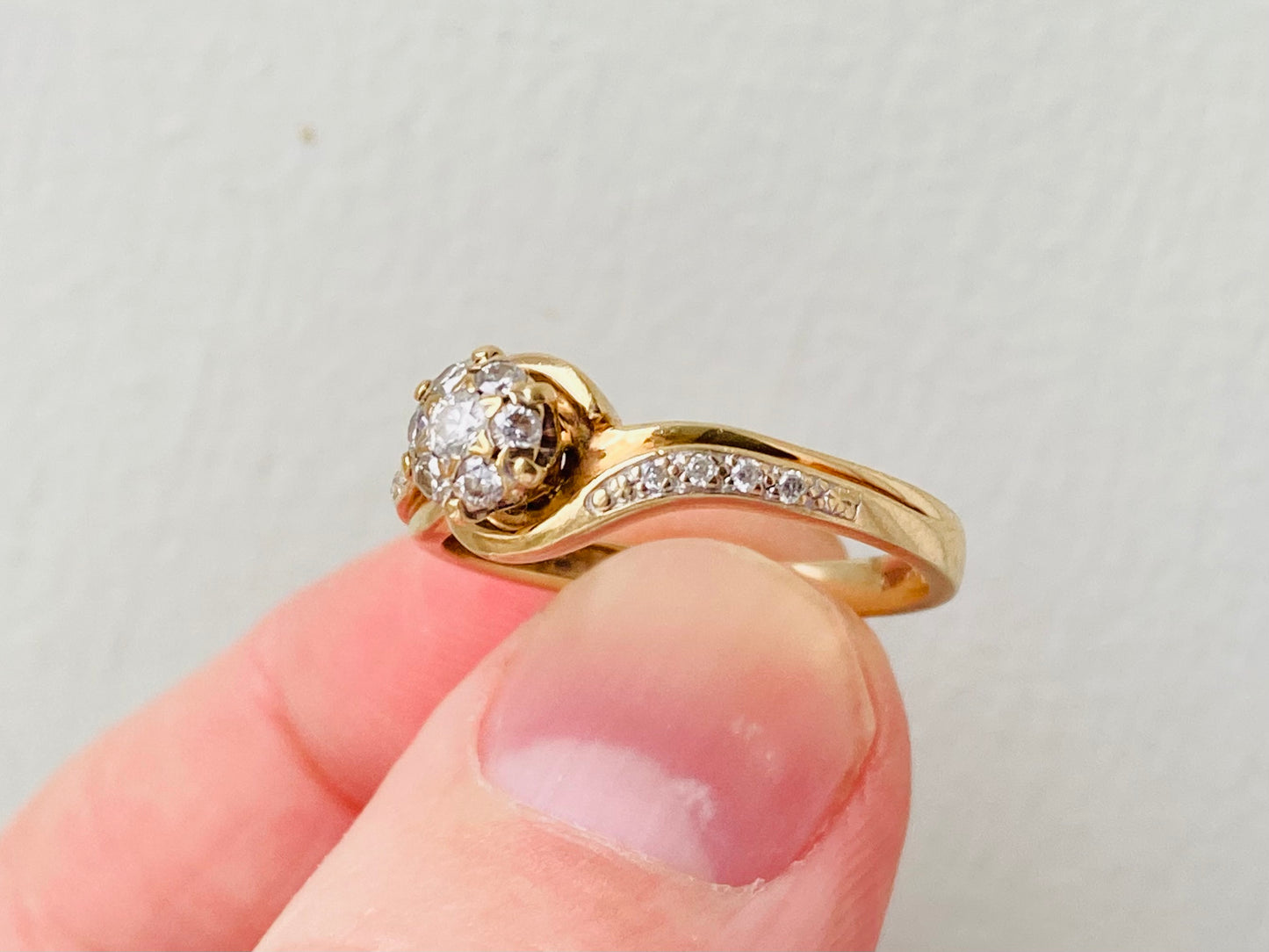 9ct Gold Diamond Ring