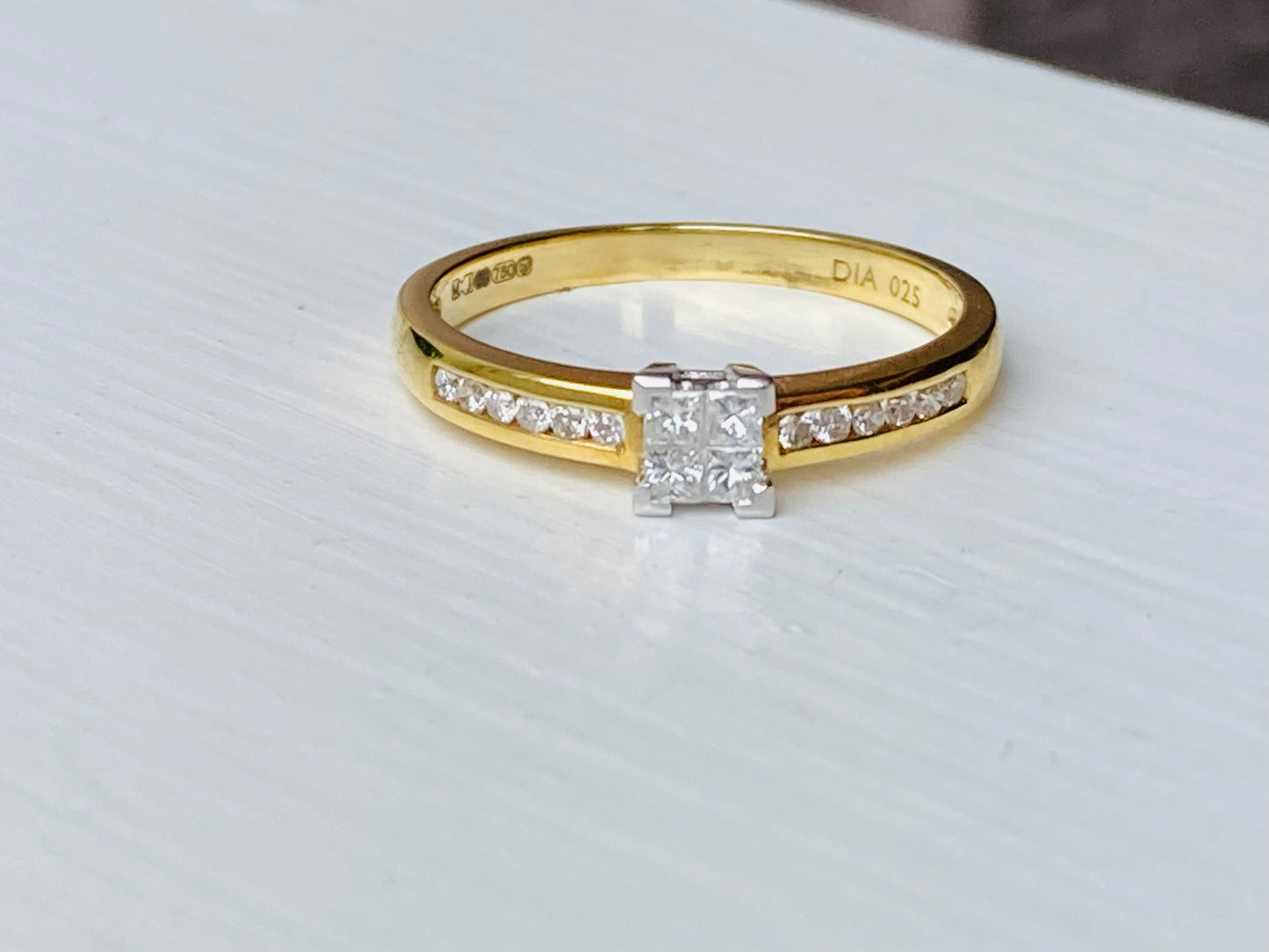 18ct Gold Diamond Ring