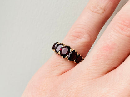 Vintage 9ct Gold Garnet Ring