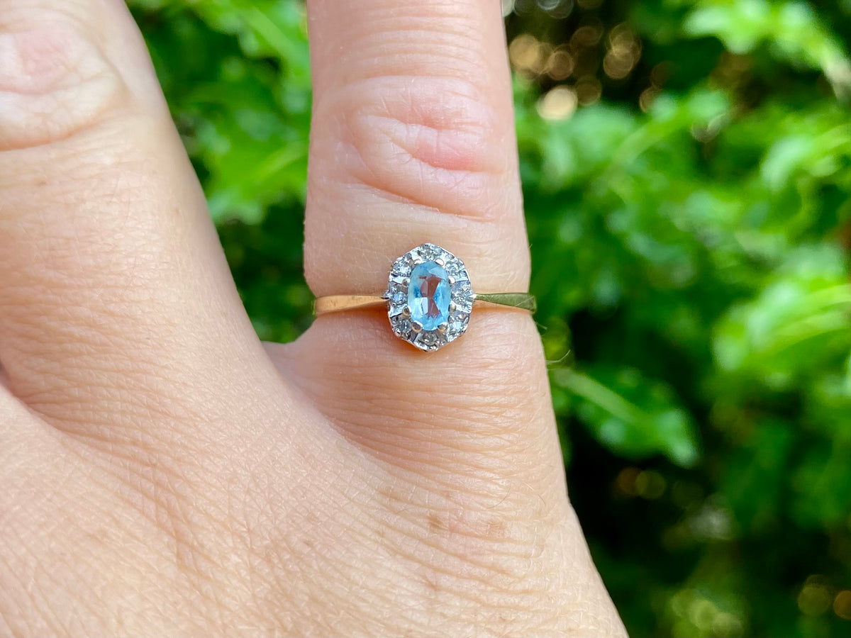 9ct Gold Aquamarine & Diamond Ring