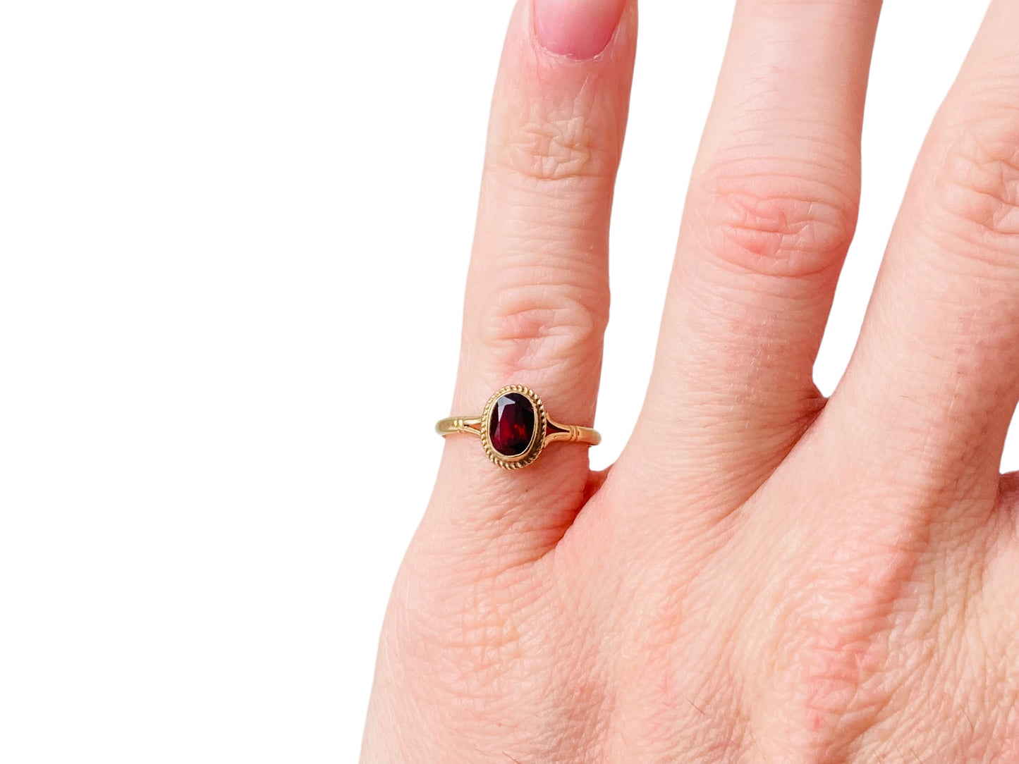 9ct Gold Garnet Ring