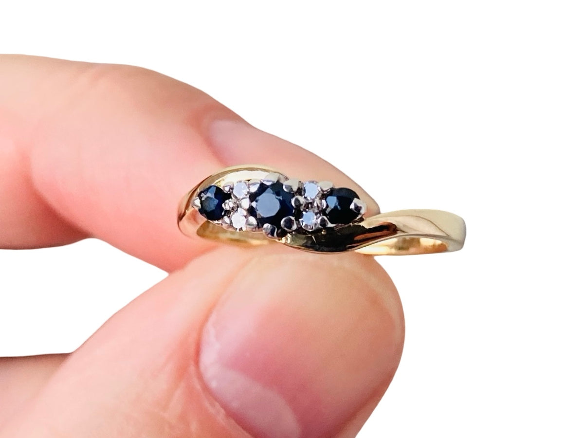 Vintage 9ct Gold Sapphire & Diamond Ring