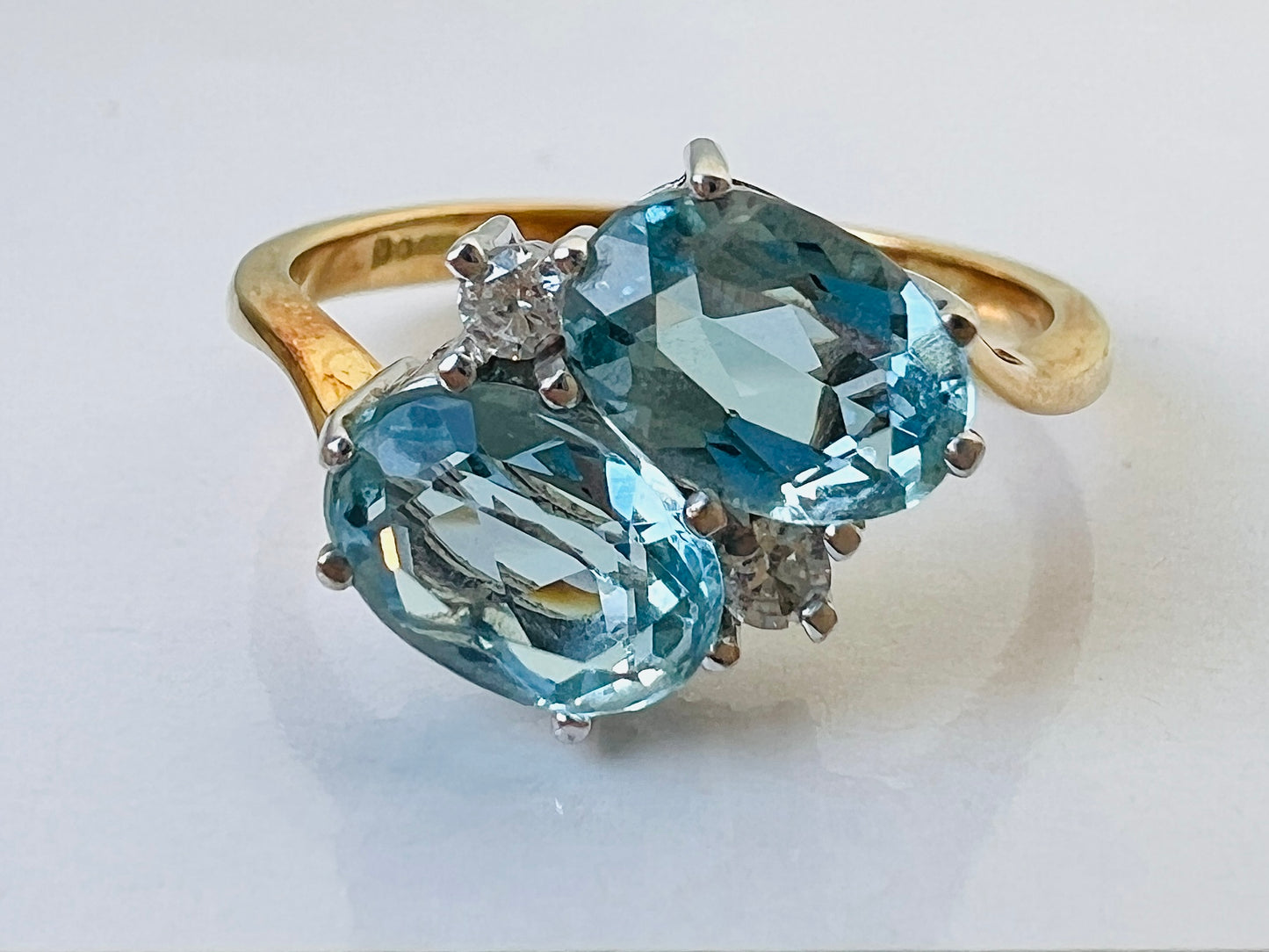 Vintage 18ct Gold Aquamarine Diamond Ring