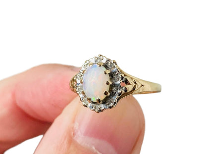 Vintage 9ct Gold Opal & Diamond Ring