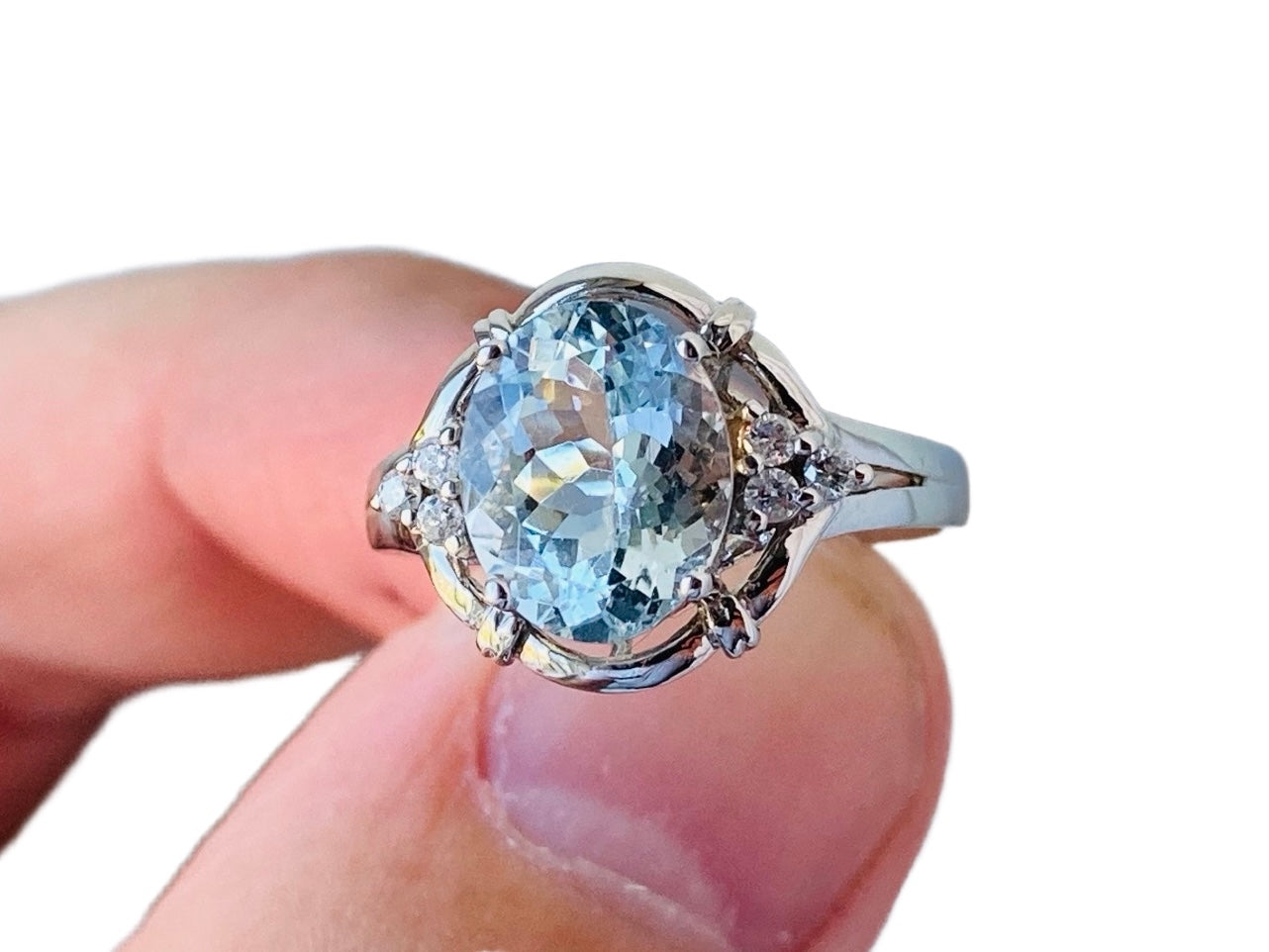 9ct Gold Aquamarine & Diamond Ring