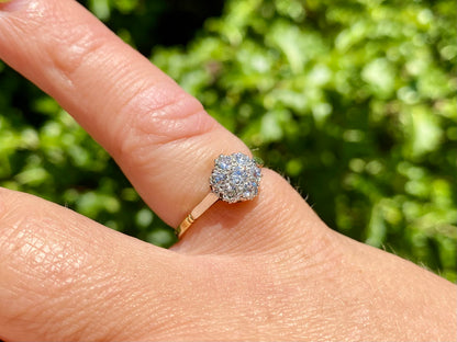 Antique 18ct Gold Diamond Daisy Ring