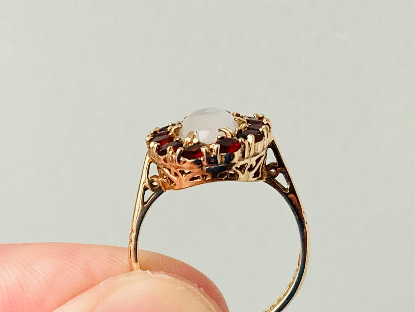 Vintage 9ct Gold Moonstone & Garnet Ring