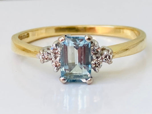 18ct Gold Aquamarine Diamond Ring