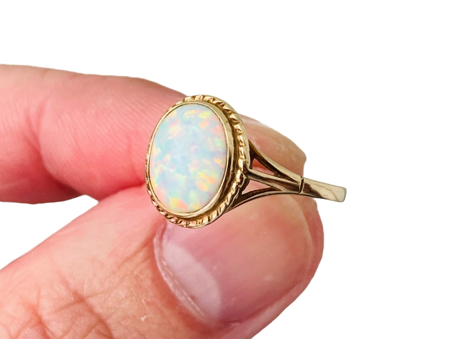 9ct Gold Synthetic Opal Ring
