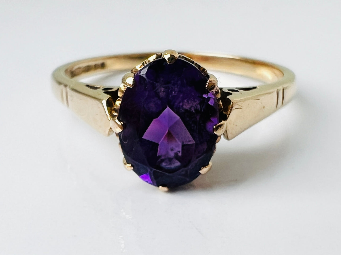 9ct Gold Amethyst Ring