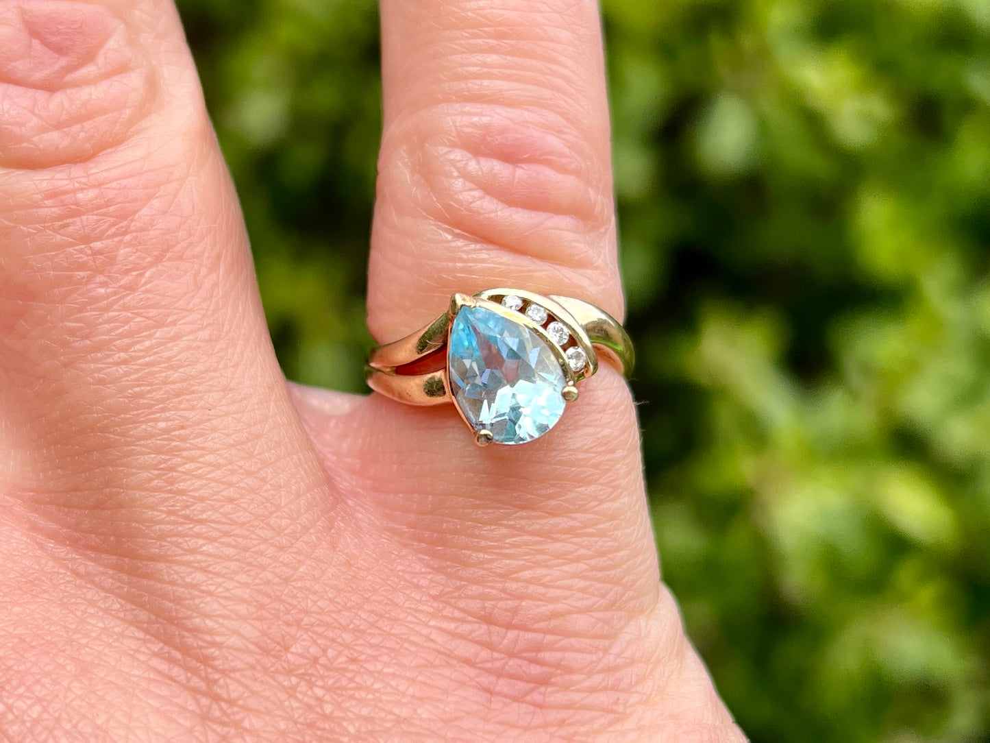 9ct Gold Topaz & Diamond Ring