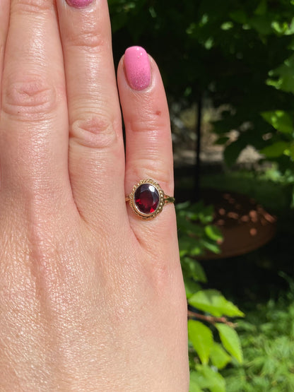 Vintage 9ct Gold Garnet Ring