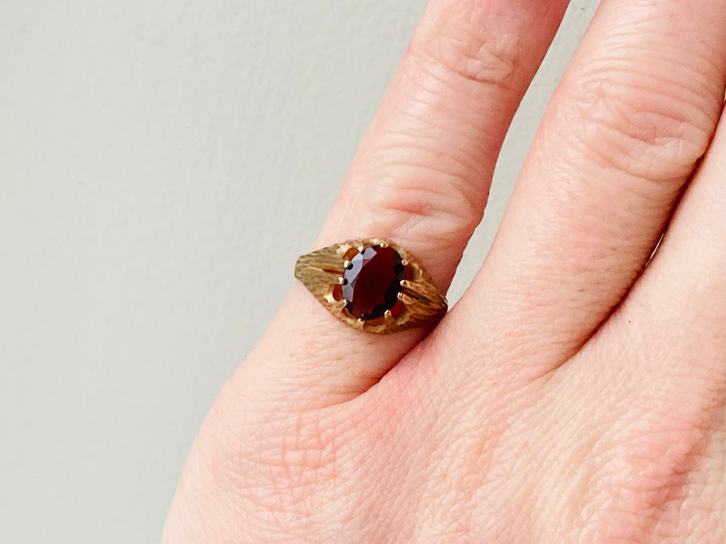 9ct Gold Garnet Ring